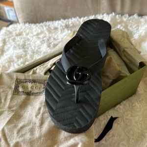 Gucci Marmont Thong Sandals Size 9